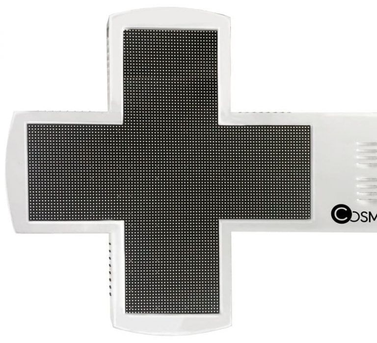 Une croix de pharmacie LED COSMI Full Color blanche avec bord incurvé. Cette croix est parfaite pour diffuser des vidéos, des images, des textes, ou bien plus encore.