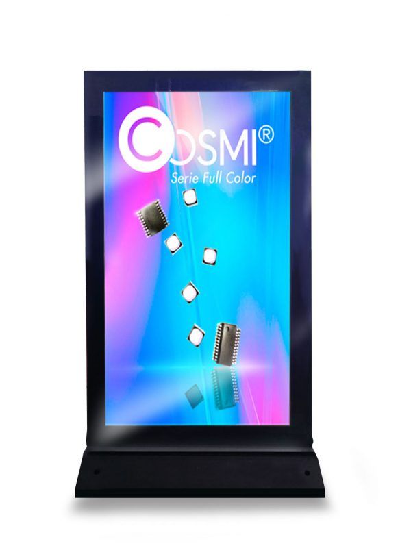 Cet écran Totem COSMI Full Color vu de face est compacte et facile à installer. Ce dispositif vous permettra l'affichage de vidéos, textes, images, pictogrammes, heure, date, température, etc.